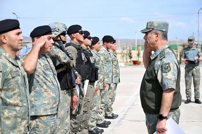 Zakir Həsənov hərbi polisin fəaliyyəti ilə tanış oldu