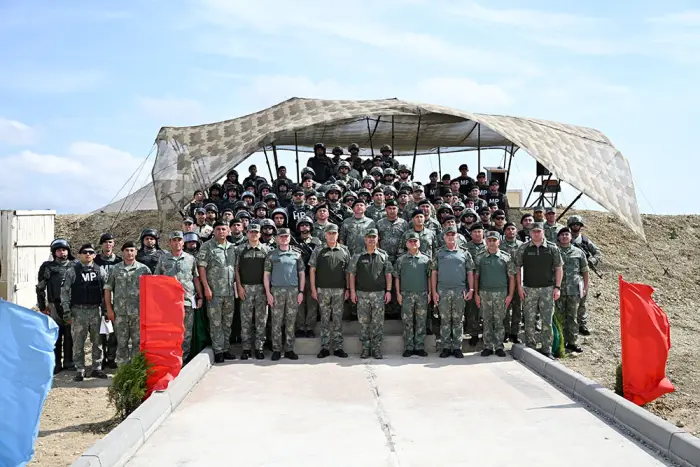 Zakir Həsənov hərbi polisin fəaliyyəti ilə tanış oldu
