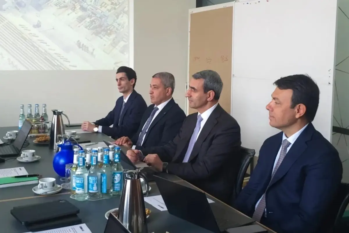 ADY sədri Rövşən Rüstəmov Hamburqda protokol imzaladı