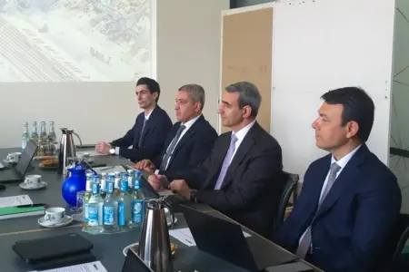 ADY sədri Rövşən Rüstəmov Hamburqda protokol imzaladı