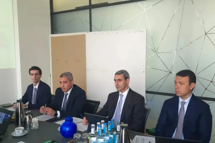 ADY sədri Rövşən Rüstəmov Hamburqda protokol imzaladı