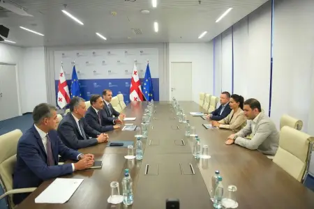 PAŞA Real Estate Tbilisidə yeni layihə üçün nazirlə görüşdü