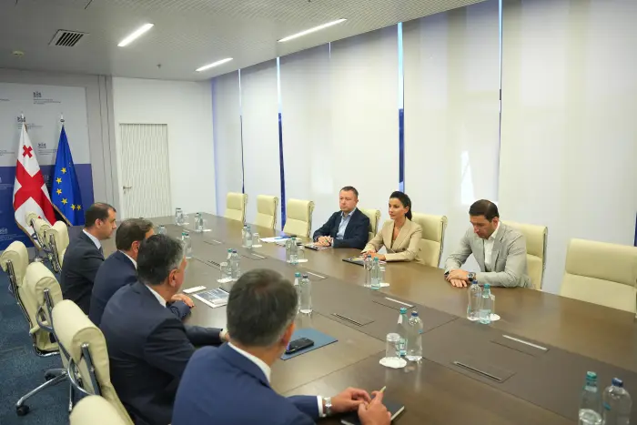 PAŞA Real Estate Tbilisidə yeni layihə üçün nazirlə görüşdü