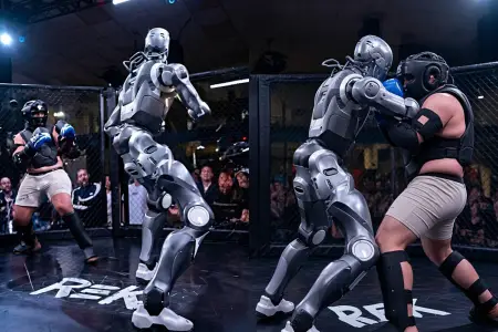 Frenki LaPenna San-Fransiskoda “Terminator” robotla döyüşdü