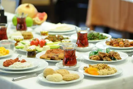 Qax rayonunda kafedə bıçaqlanma: bir nəfər yaralandı