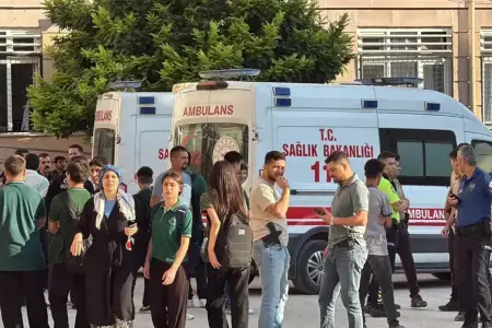 Manisada lisey qarşısında silahlı hücum: 5 yaralı