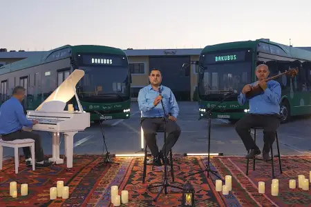 BakuBus sürücüləri Milli Musiqi Gününə ithaf etdi