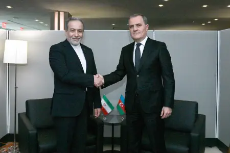 Bayramov BMT sessiyası çərçivəsində Əraqçi ilə görüşüb