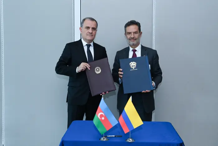 Azərbaycan-Kolumbiya arasında vizasız rejim sazişi imzalandı
