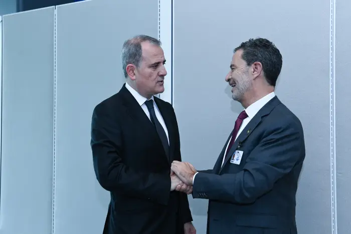 Azərbaycan-Kolumbiya arasında vizasız rejim sazişi imzalandı