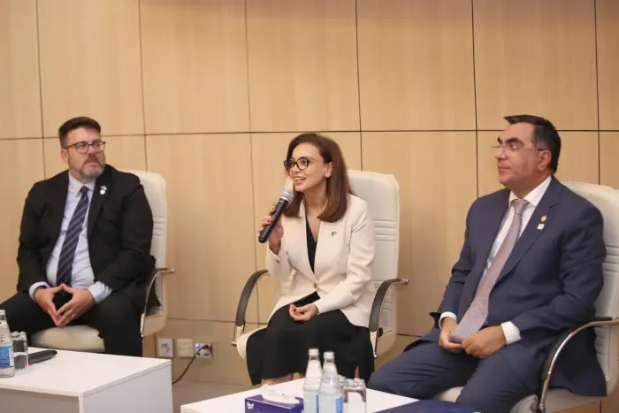 ABŞ-lı professorlar Bakı Ali Neft Məktəbində qonaq oldu