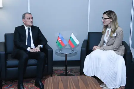 Bayramov Bolqarıstan həmkarı ilə enerji məsələlərini müzakirə edib