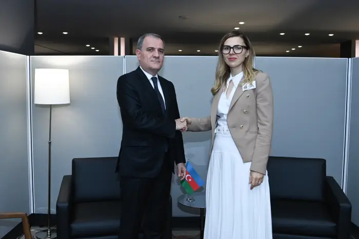 Bayramov Bolqarıstan həmkarı ilə enerji məsələlərini müzakirə edib