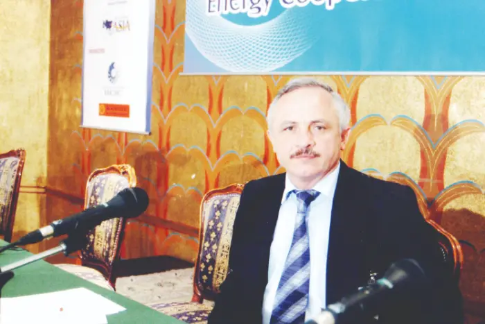 Cavanşir Vəkilov: Səməd Vurğunun qardaşoğlu diplomat