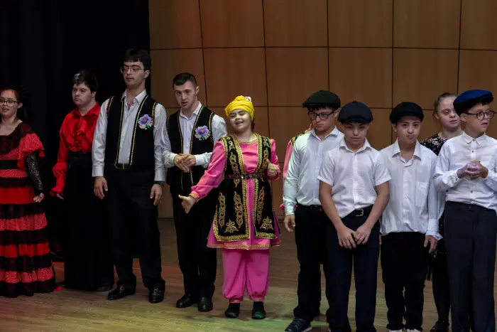 Alyona Əliyeva xüsusi qayğı mərkəzinə baş çəkib