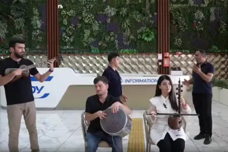 Bakı Dəmiryol Vağzalında Milli Musiqi Günü fləşmobu