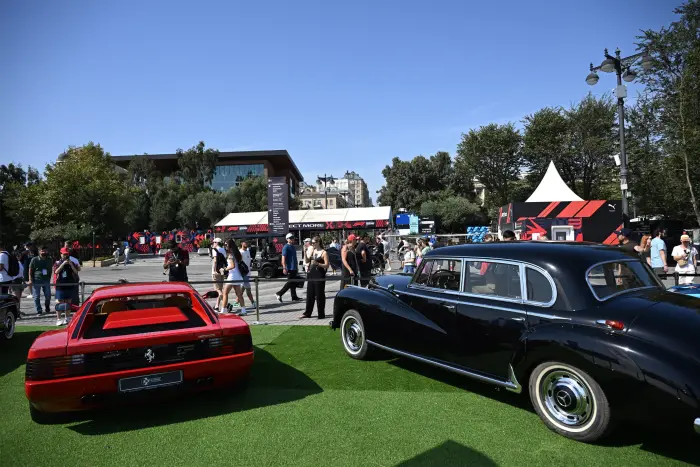 Bakıda Formula 1 çərçivəsində klassik avtomobil sərgisi açılıb