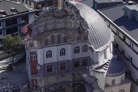 İstanbulda Yayla Məscidi sökülür, yenisi tikiləcək