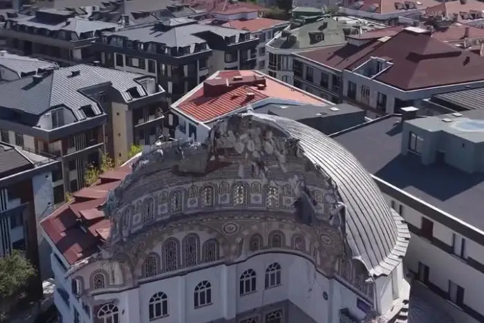 İstanbulda Yayla Məscidi sökülür, yenisi tikiləcək