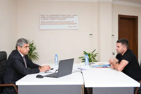 Anar Əliyev Qusarda vətəndaşların müraciətlərinə baxıb