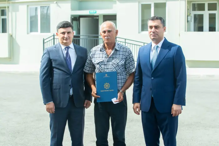 Yevlaxda şəhid ailələrinə 50 mənzil, 19 avtomobil verildi