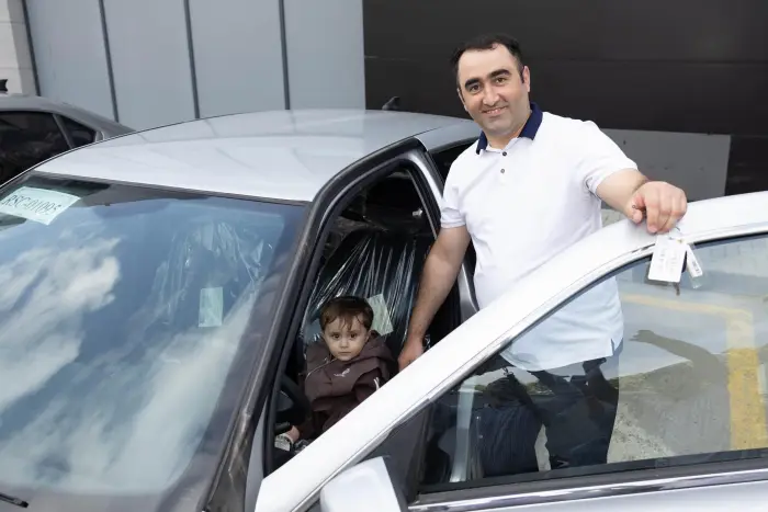 Yevlaxda şəhid ailələrinə 50 mənzil, 19 avtomobil verildi