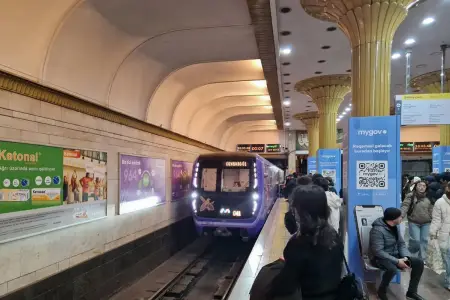 Bakı metrosunda kişi qatar yoluna tullandı