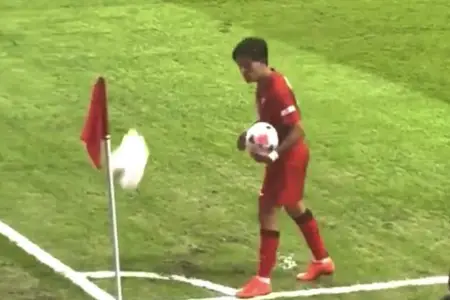 Arda Güler Fransa oyununda tribunadan su istədi