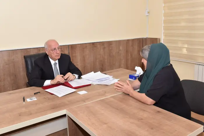 Sumqayıtda Zakir Fərəcov sakinlərlə səyyar qəbul keçirib