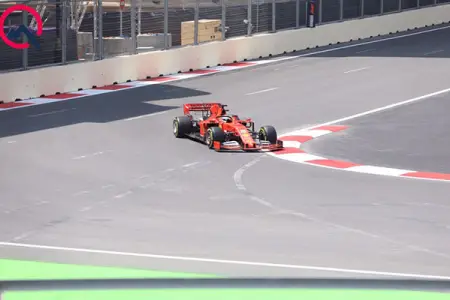 Bakıda Formula 1 Qran-Prisində Rassell liderlik edir