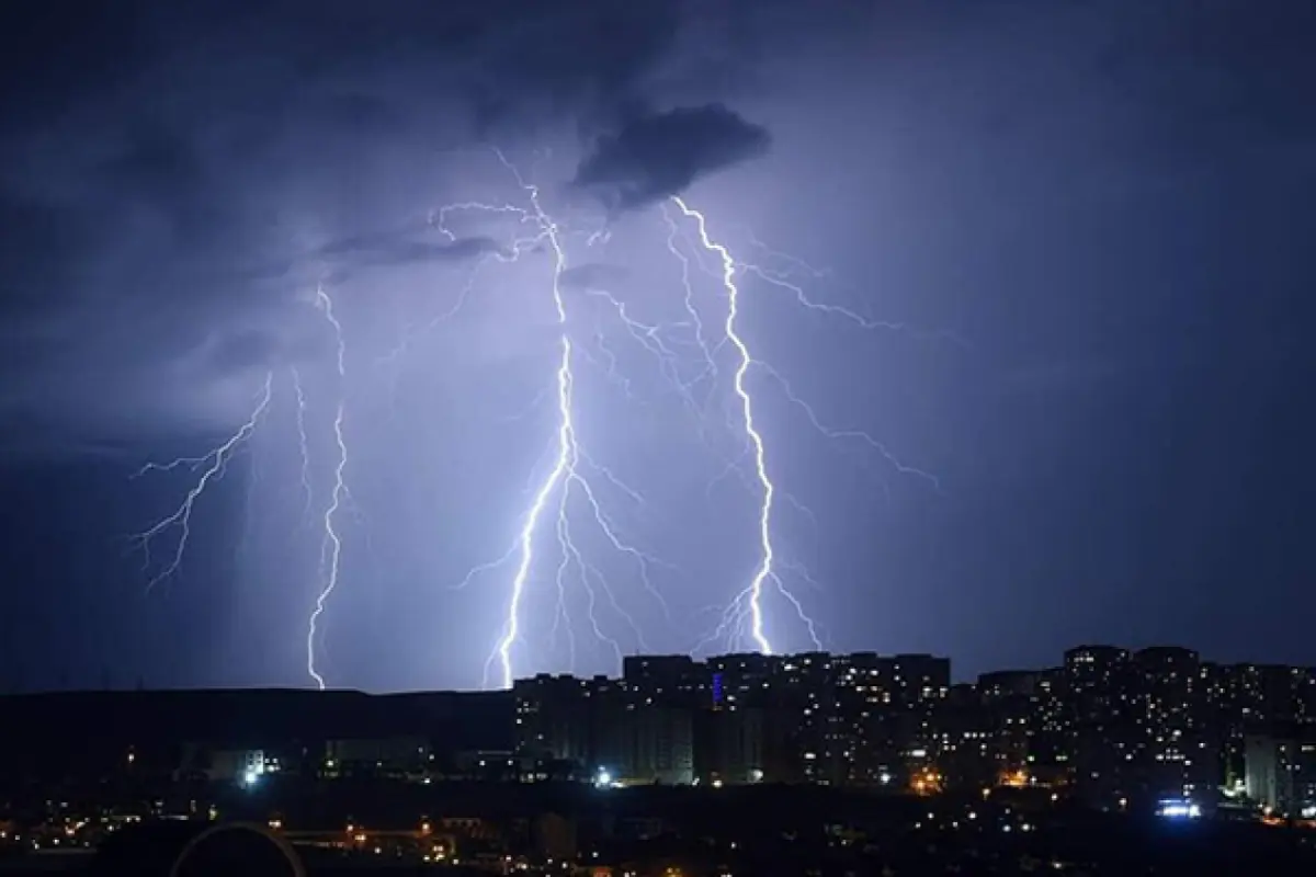 Bəzi rayonlarda leysan, şimşək və dolu gözlənilir