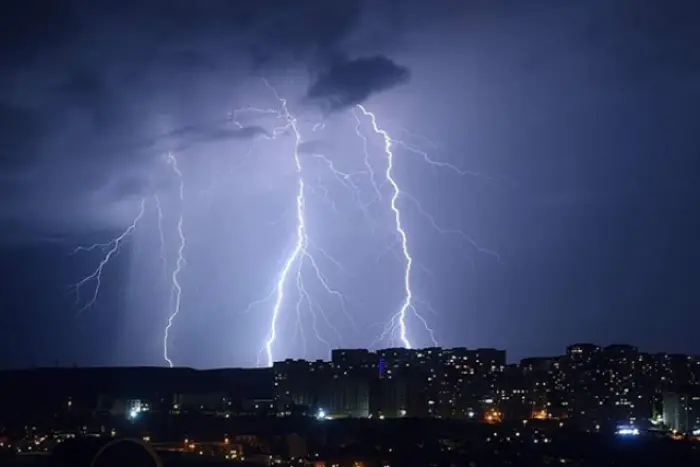 Bəzi rayonlarda leysan, şimşək və dolu gözlənilir