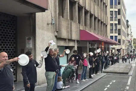 Brüsseldə qida yardımı azalıb, fəallar etiraz etdi