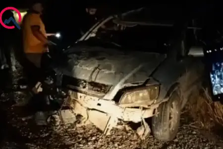 Siyəzəndə "Opel" aşdı, iki nəfər xəsarət aldı
