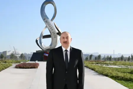 İlham Əliyev və Mehriban Əliyeva Zəfər parkında oldu