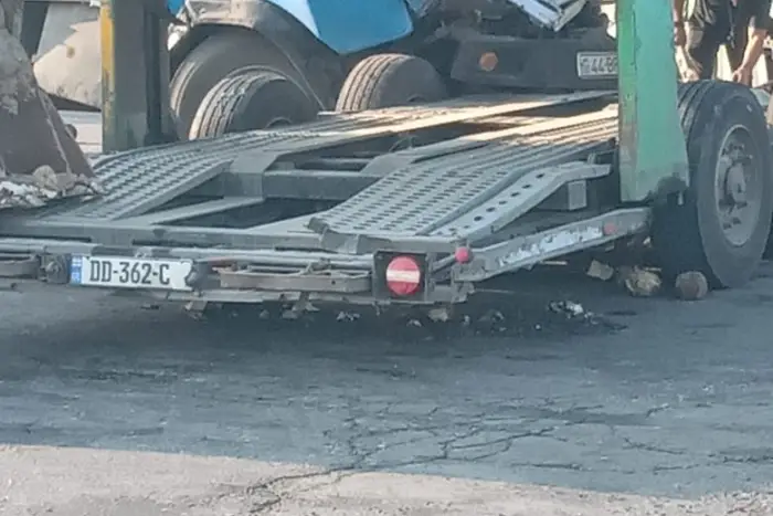 Yevlaxda iki yük maşını toqquşdu, bir nəfər yaralandı