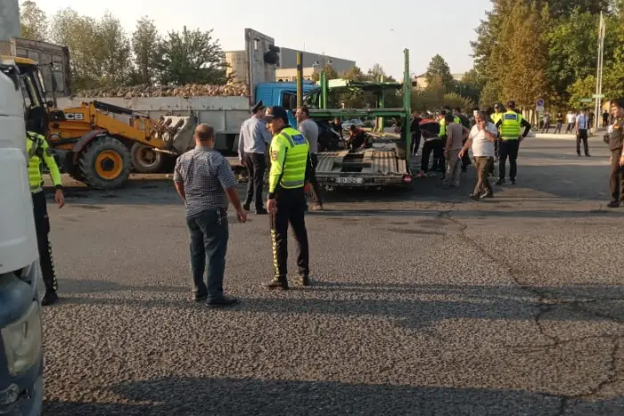 Yevlaxda iki yük maşını toqquşdu, bir nəfər yaralandı