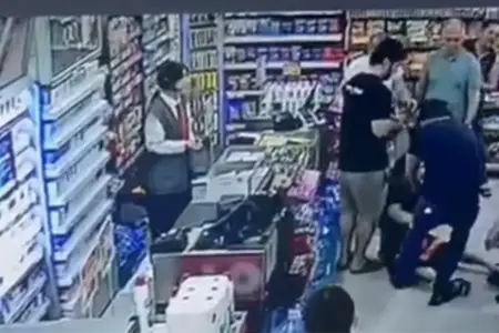Bakıda kişi arvadını marketdə, autizmli oğlunun yanında döydü
