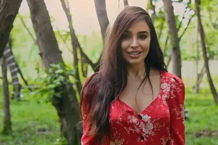 Leyla Əliyeva Nüsrət Kəsəmənlinin şeirini oxudu