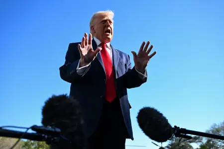 Tramp CNN, MSNBC və Politico-ya Ağ Evə giriş qadağası qoydu