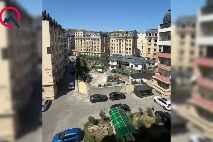 Səbaildə “Bəy Mamed” hasarlanan həyəti parka çevirir