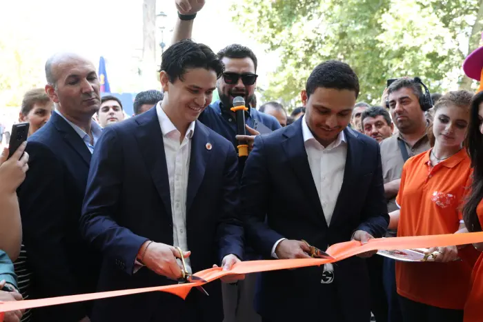 “Popeyes” Azərbaycanda üçüncü, ən böyük filialını açıb