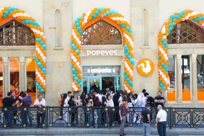 “Popeyes” Azərbaycanda üçüncü, ən böyük filialını açıb