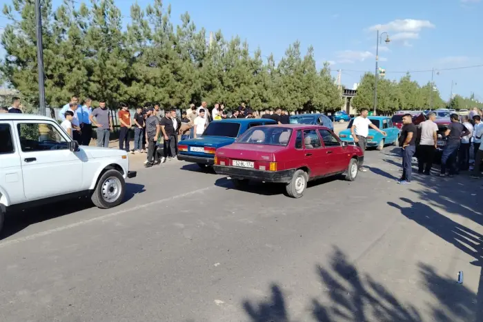 Cəlilabadda üç avtomobilin toqquşmasında 3 nəfər yaralandı