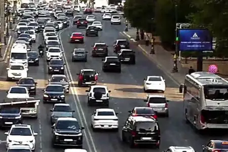 Bakıda bazar ertəsi bir sıra prospektlərdə tıxac yarandı