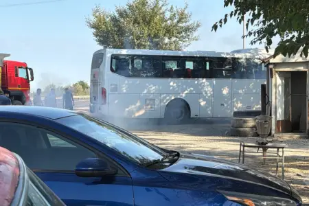 Şabranda Bakıya gedən avtobusun təkəri alışıb