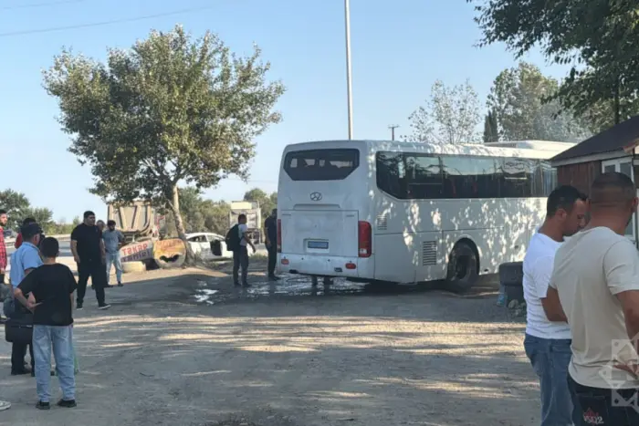 Şabranda Bakıya gedən avtobusun təkəri alışıb
